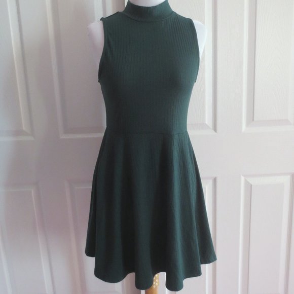 Prince & Fox Dresses & Skirts - Prince & Fox Green Sleeveless Dress